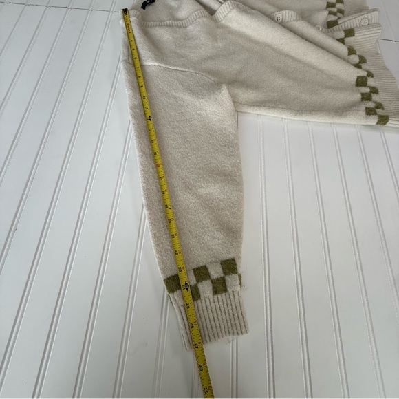 Vans Women's Cream and Green Checkered Cardigan - Picture 8 of 8